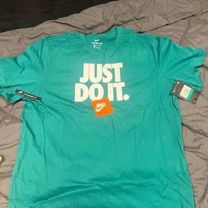 Men’s Nike t-shirt